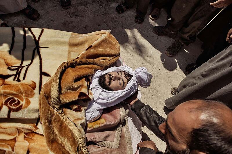 galleries/2016/11/26/syria-s-destruction-shot-by-shot-photos/161122-a-whole-world-blind-08-embed_gntwgk