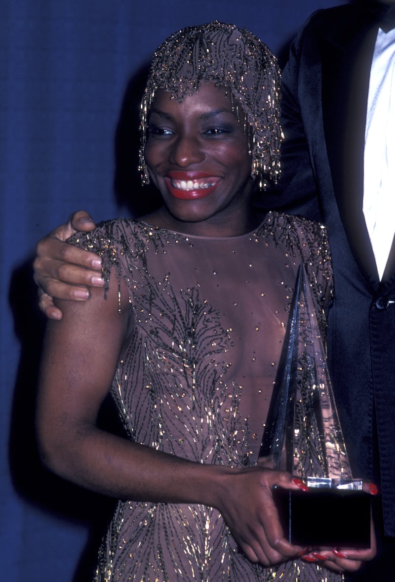 Singer Stephanie Mills won an award at the 9th Annual American Music Awards in 1982.