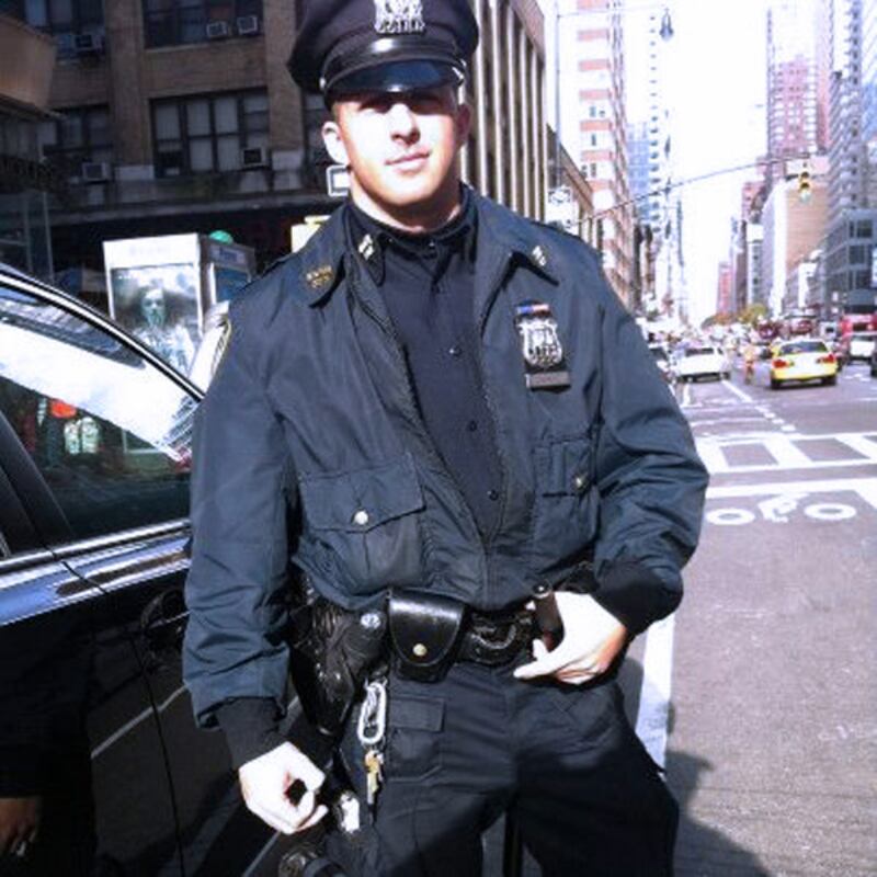 articles/2012/12/01/ny-cop-s-act-of-kindness-resonates-with-thousands/nypd-deprimo-daly_ystuax