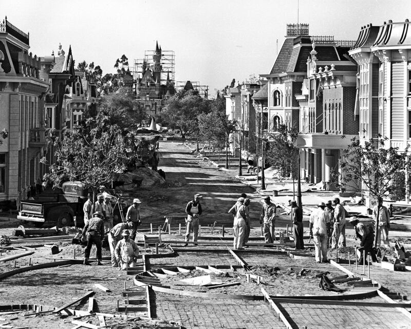 galleries/2015/07/17/disneyland-s-1955-opening-photos/150717-disney-land-03_rib294