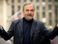 180122-neil-diamond-tour-parkinsons-cheat_gofnq4