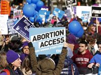 2016-06-26T120000Z_2103994917_S1BETMCVLGAB_RTRMADP_3_USA-COURT-ABORTION_fqbohv
