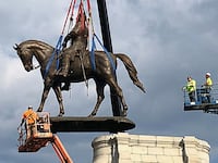 2021-09-08T200606Z_1688505359_RC2VLP9BK5YW_RTRMADP_3_USA-RACE-VIRGINIA-STATUE_tjw2lh