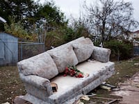 articles/2012/11/03/it-was-like-a-war-zone-hurricane-ravaged-staten-island-reels/staten-island-sandy-szuchman-main_naizrr