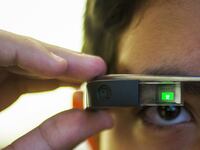 cheats/2014/10/15/google-glass-use-addicts-man-to-internet/141014-google-glass-cheat_gv44n1