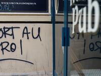 Graffiti reading “Death to the King” in Paris amid pension protests.