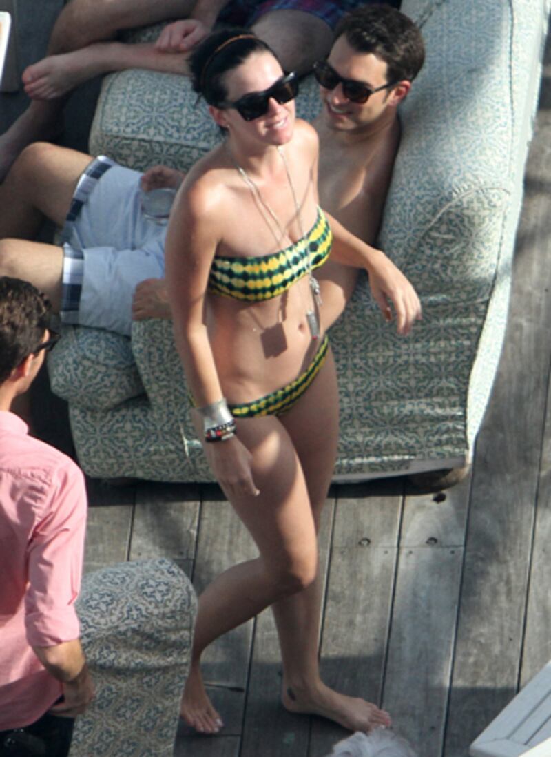 galleries/2012/08/27/summer-of-celebrity-skin-prince-harry-britney-spears-more-photos/katy-perry-summer-of-skin_chnjwx