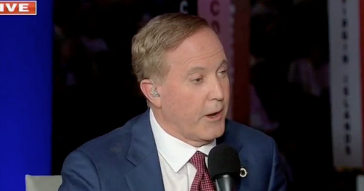 Fox-Moderator konfrontiert Schläger wegen Trumps Bestechungsgeld mit ...