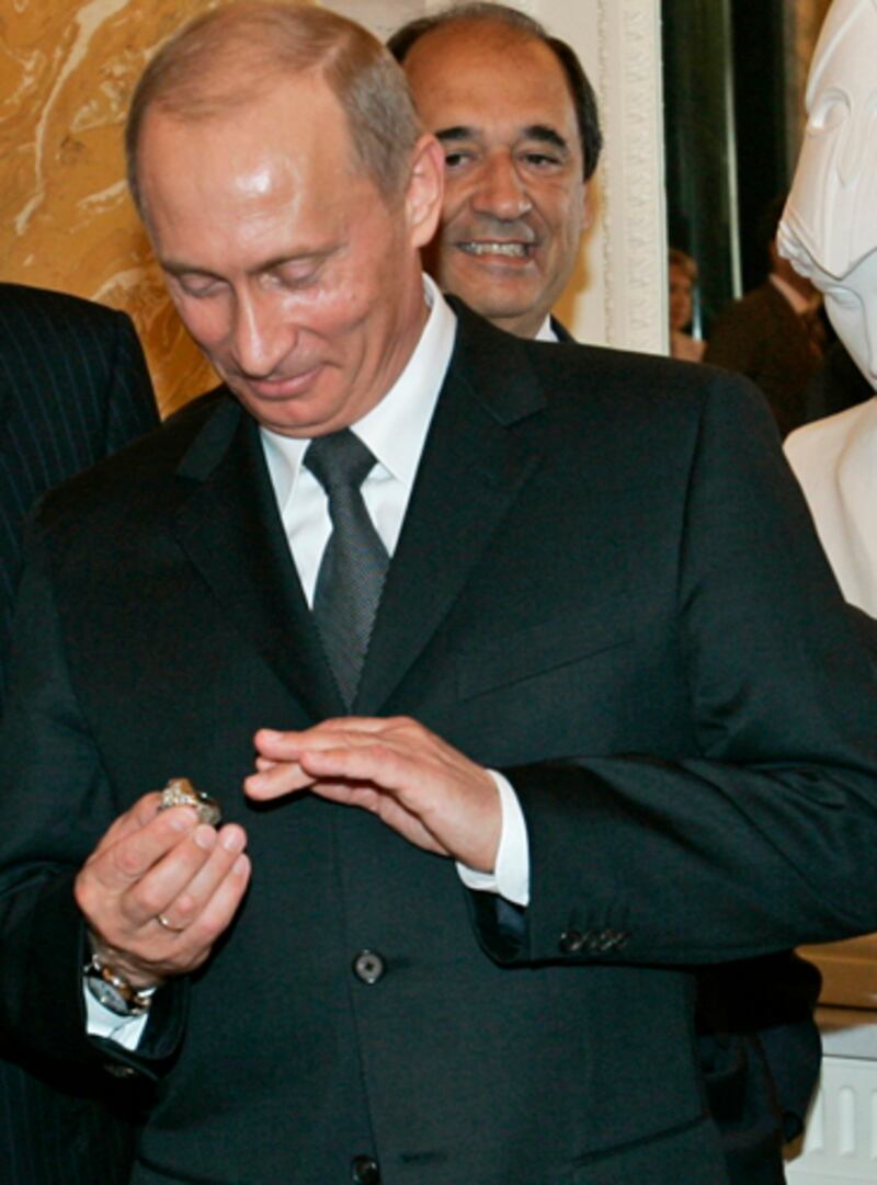 articles/2013/06/18/did-putin-steal-a-super-bowl-ring-russians-wouldn-t-be-surprised/130618-putin-ring-nemtsova-embed_yusuzm