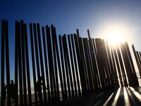 articles/2016/09/17/cartel-watch-a-border-wall-won-t-keep-out-the-cartels/160916-Noel-Cartel-Watch-tease_mvuanc