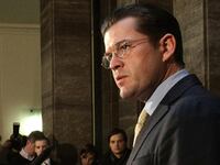 articles/2011/03/02/karl-theodor-zu-guttenberg-germanys-minister-of-defence-quits-over-plagiarism-charges/theil-cheating-baron_163699_btbmvr