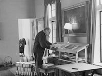 articles/2014/06/02/work-like-churchill-ditch-your-office-chair-and-embrace-the-standing-desk/140527-ferenstein-desk-tease_sy0xzc