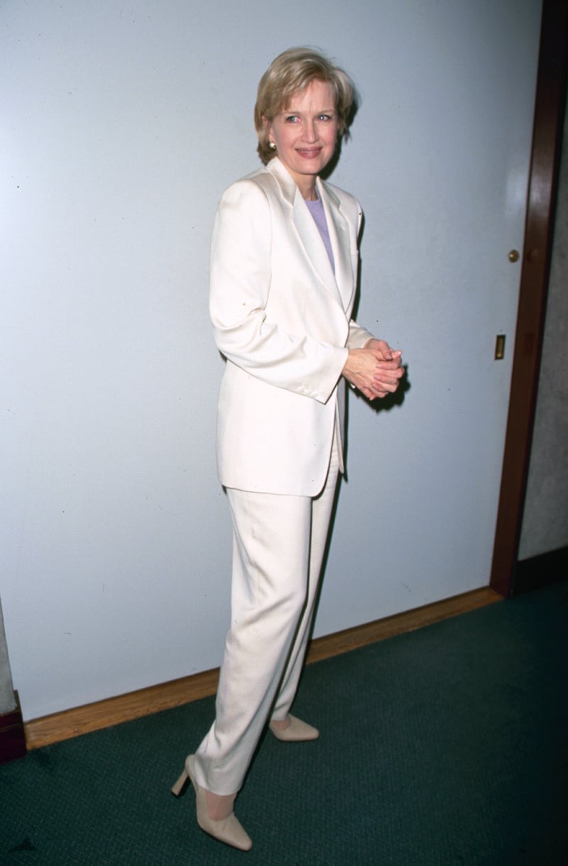 galleries/2013/12/24/from-julia-roberts-to-meryl-streep-the-best-80s-power-suits-photos/131223-power-suits7_ebebrn
