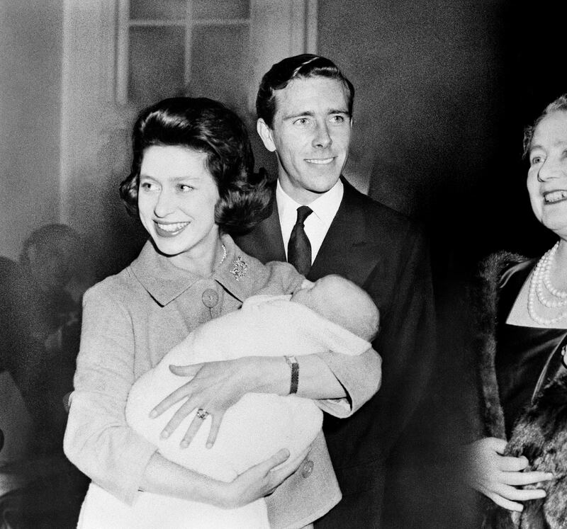 galleries/2012/12/03/pregnant-royals-from-the-queen-to-fergie-photos/princess-margaret-pregnant-royals_rftnu3