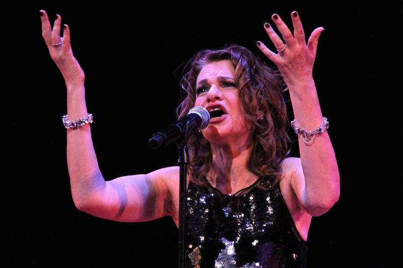 articles/2011/08/09/sandra-bernhard-at-redcat-i-love-being-me-don-t-you/sandra-bernhard-romano_ce899s