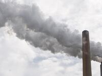 articles/2012/12/14/data-show-u-s-industry-shurgs-off-sandy-effects/93176115_imzyun