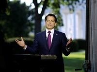 170726-scaramucci-fbi-information-leak-cheat_vhqd8h