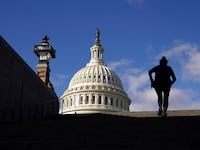 2020-12-22T153218Z_1339853152_RC2FSK9SV9RI_RTRMADP_3_HEALTH-CORONAVIRUS-USA-CONGRESS_pedrlm