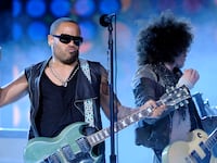 articles/2011/08/29/lenny-kravitz-s-black-white-album-funk-soul-r-b-with-jay-z/lenny-kravitz-stern_b8efnx