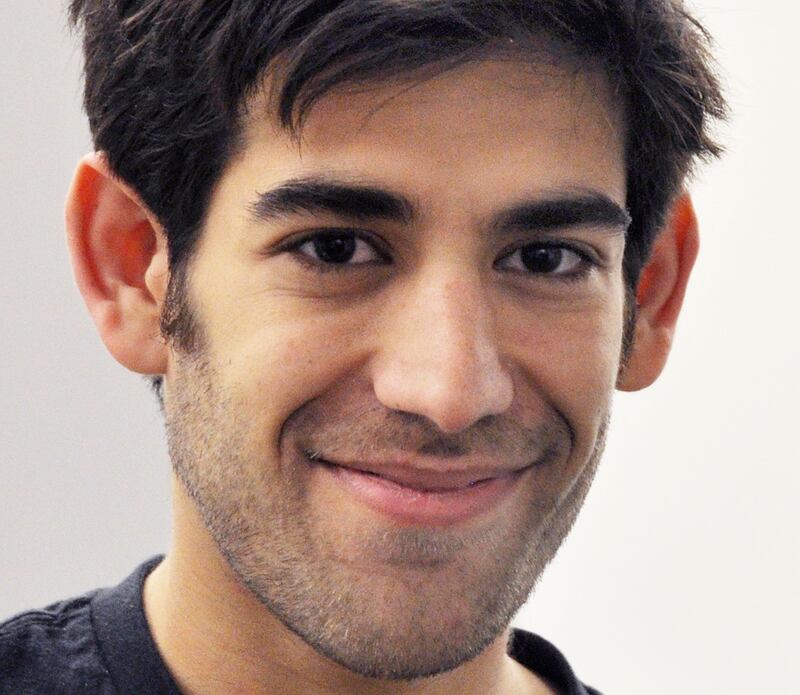 articles/2013/01/13/the-swartz-family-s-statement-and-more-reactions-to-the-death-of-aaron-swartz/130114-aaron-swartz-box_nfesp9