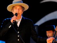 articles/2015/02/03/goddamn-dylan-s-sinatra-album-is-great/150203-dylan-album-tease_ejikkz