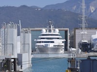 2022-03-23T120458Z_1902311498_RC298T9SVKD4_RTRMADP_3_UKRAINE-CRISIS-ITALY-YACHT_zbc5dx