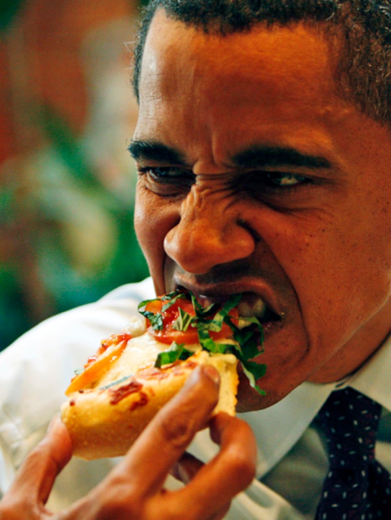 galleries/2011/09/20/herman-cain-sarah-palin-and-more-politicians-eating-pizza-photos/pols-pizza-obama_hdfgyf