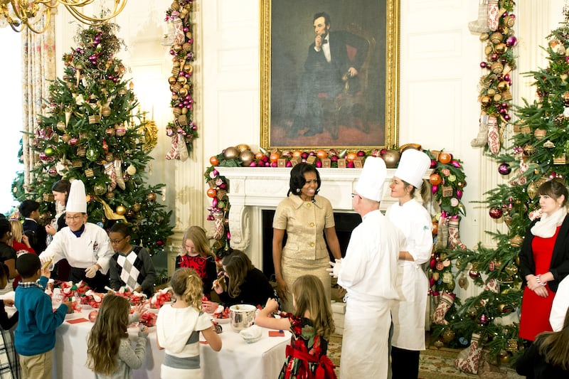 articles/2012/11/28/obamas-deck-the-white-house-halls/white-house-christmas-decorations-tease_xju0mh