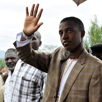 Oyo Nyimba Kabamba Iguru Rukidi IV, (C) the King of the Tooro Kingdom in Uganda waves to the crowd in the western Ugandan town of Fort Portal on April 16, 2010.