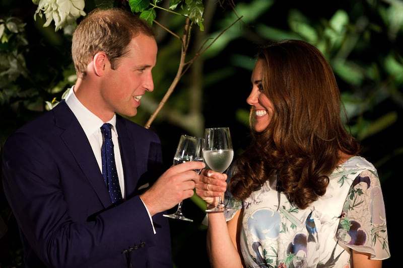 articles/2012/09/12/here-s-to-our-new-family-kate-and-william-drink-champagne-toast-with-water/will-kate-toast-royalist_ztbfjl