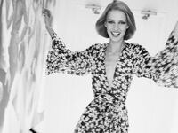 galleries/2015/02/06/yves-saint-laurent-halston-fashioning-the-70s/150205-ysl-halston-tease_pahvmo