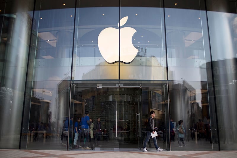 articles/2013/04/24/apple-stimulates-economy-through-dividends-and-stock-buybacks/130423-apple-economy-zeitlin-tease_dfvxnv