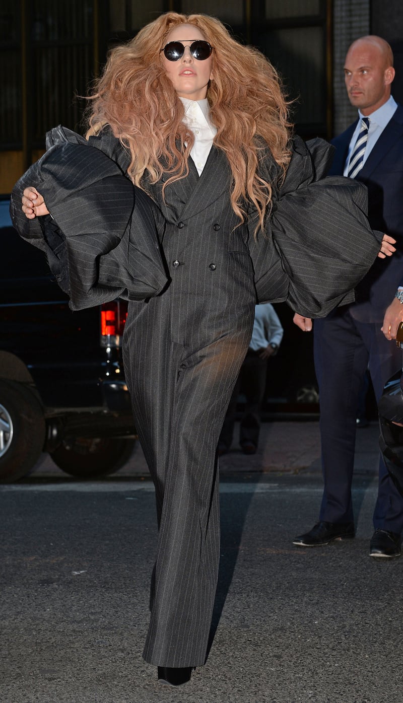 galleries/2013/08/26/lady-gaga-s-new-toned-down-style-photos/131016-gaga2_zxq8dm