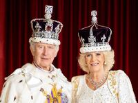 050923-royalfamily-1_rijyrw