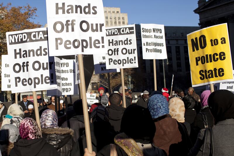 articles/2014/04/11/holder-s-new-rules-aren-t-enough-it-s-time-for-an-end-to-profiling/140410-obeidallah-fbi-tease_jbbruh