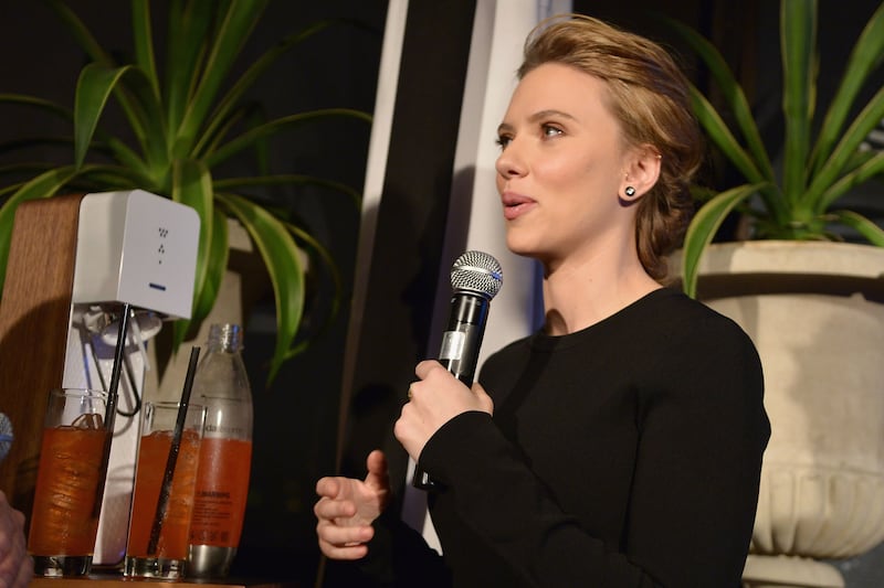 articles/2014/01/15/al-jazeera-s-puny-controversy-over-scarlett-johansson-and-sodastream/140115-strochlic-sodastream_byypqh