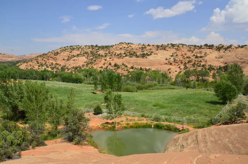 220314-omg-bedrock-09_b0l3el