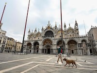 200517-nadeau-venice-tourism-hero_uywfwt
