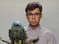 Canadian actor Rick Moranis with the plant Audrey II of the film Little Shop of Horrors, directed by Frank Oz and released in 1986.