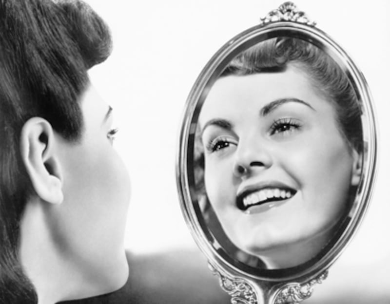 articles/2011/03/30/does-beauty-equal-happiness-not-so-fast/bennett-beautiful-people_170076_ivoqft