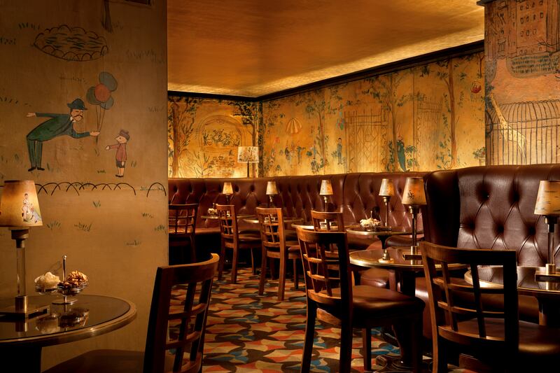 articles/2014/02/12/where-to-fall-in-love-or-just-get-drunk-on-valentine-s-day/140212-romantic-hotel-bars-cnt-tease_njoqje