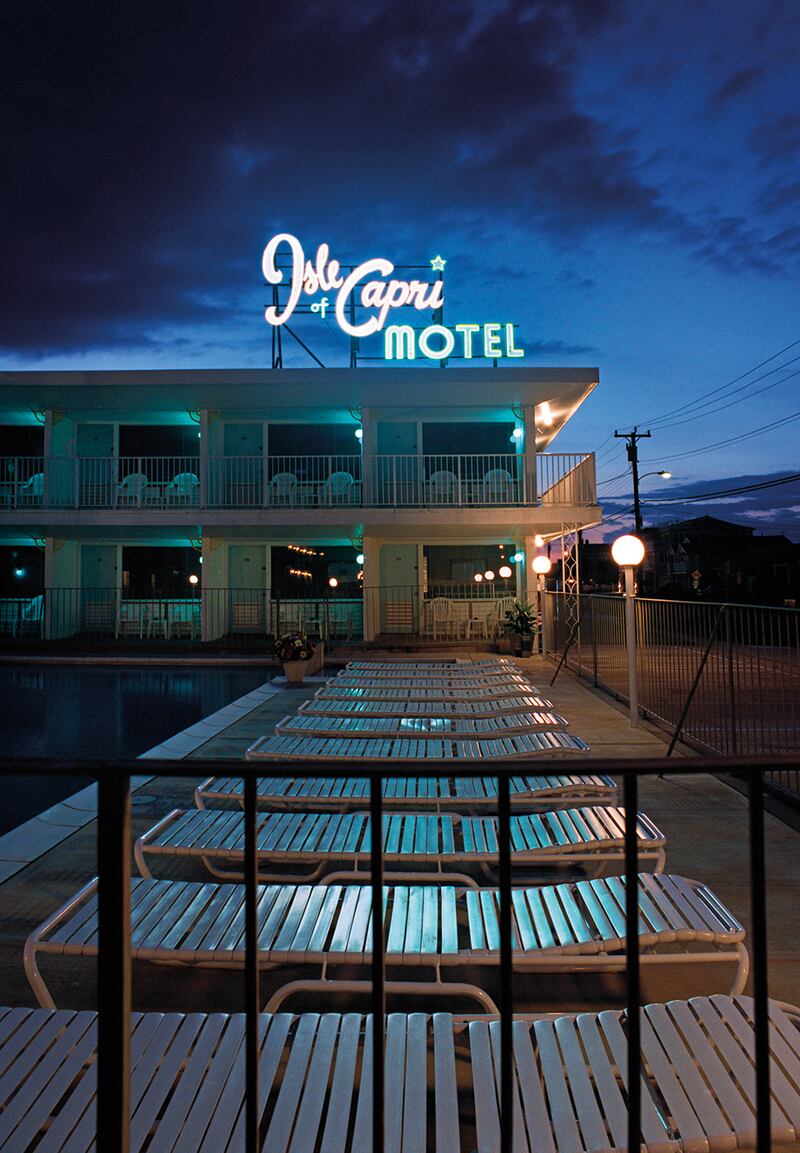galleries/2016/09/03/the-jersey-shore-s-vanishing-architecture-wildwood-s-iconic-motels-photos/160831_mark_havens_out_of_season_hi_res_17_jjj1z0