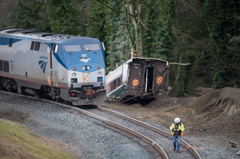 180114-ross-train-crashes-embed_crgfuq