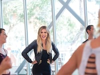 articles/2017/01/12/khloe-kardashian-flaunts-her-sexy-revenge-body-but-can-t-seem-to-find-her-niche/170111-zimmerman-khloe-revenge-body-tease_cxxar9