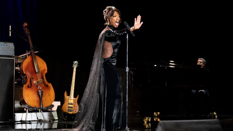 221220-whitney-houston-bipoic-embed-02_roa6na