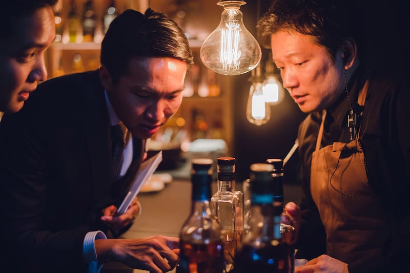 articles/2016/10/17/hermes-in-tokyo/161016-Ramirez-Brown-bar_k5k07b
