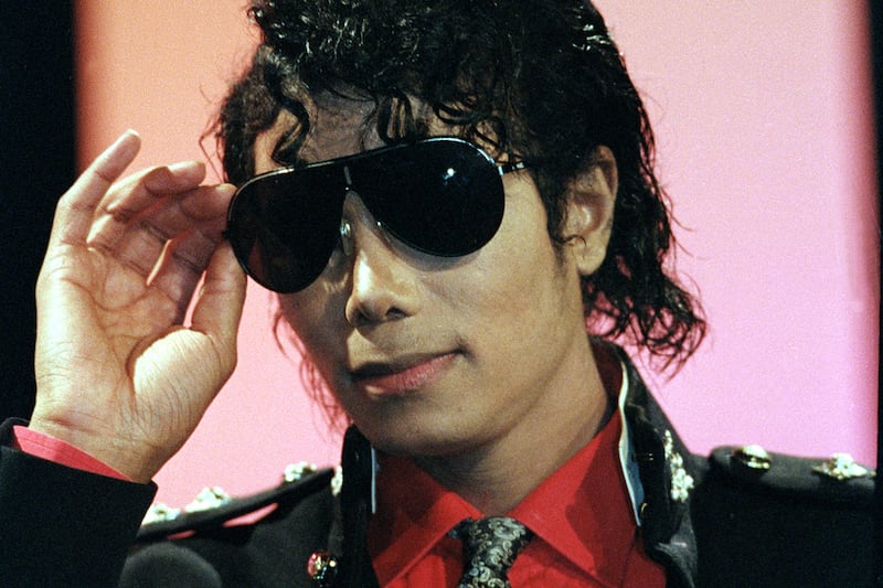 articles/2011/10/11/conrad-murray-trial-testimony-was-michael-jackson-legally-blind/michael-jackson-blind-ephron_kpdeqr