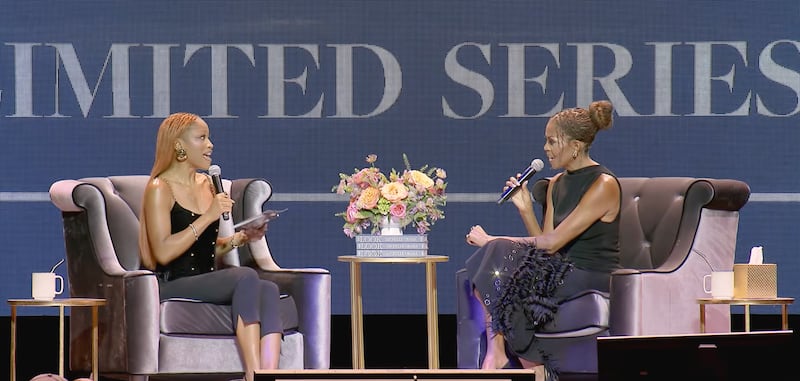 Keke Palmer speaks with Michelle Obama.