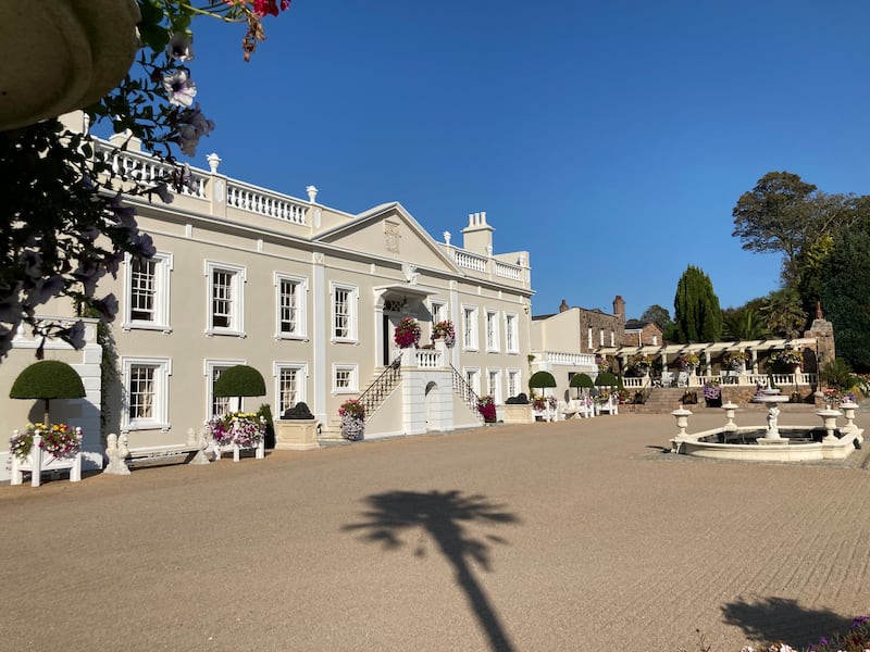 St_John_s_Manor_front_2_k53o1q
