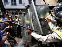 articles/2016/07/11/will-venezuela-s-impotent-supreme-court-lead-to-civil-war/160710-160710-Stolt-Venezuela-Court-Could-Ignite-Civil-War-tease1_s6mfhx